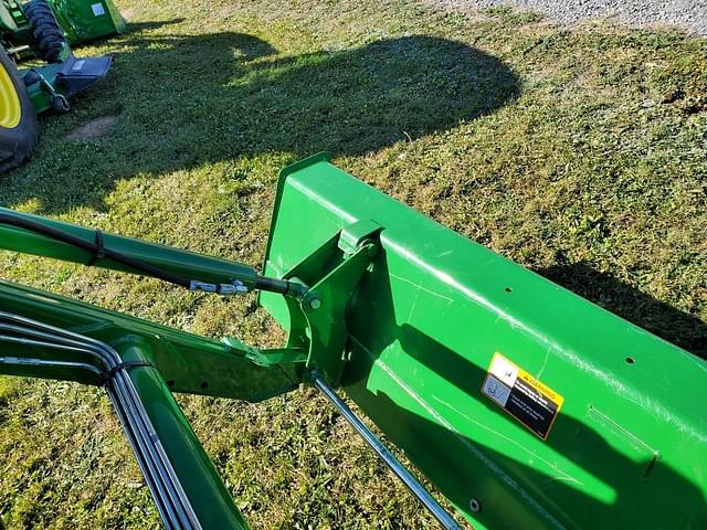 Image of John Deere 4044M equipment image 4