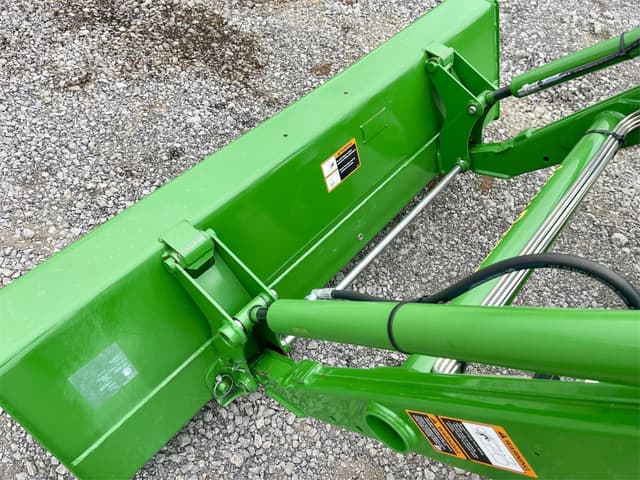Image of John Deere 4044M equipment image 4