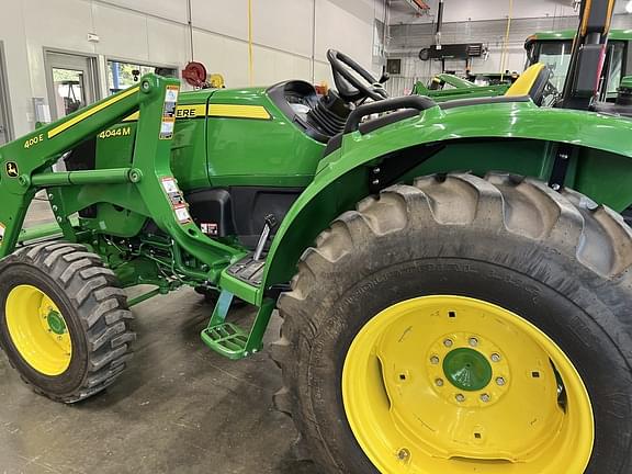 Image of John Deere 4044M equipment image 4