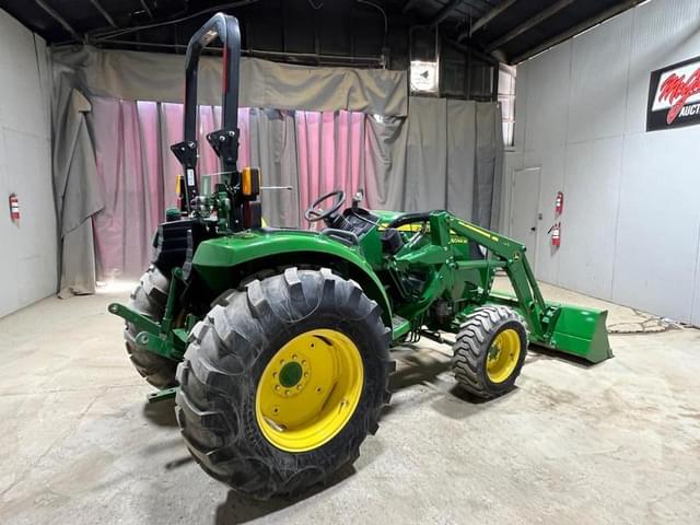 Image of John Deere 4044M equipment image 4