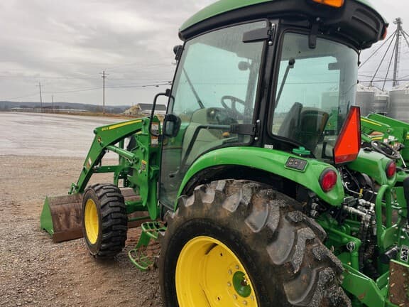 Image of John Deere 4044R equipment image 3