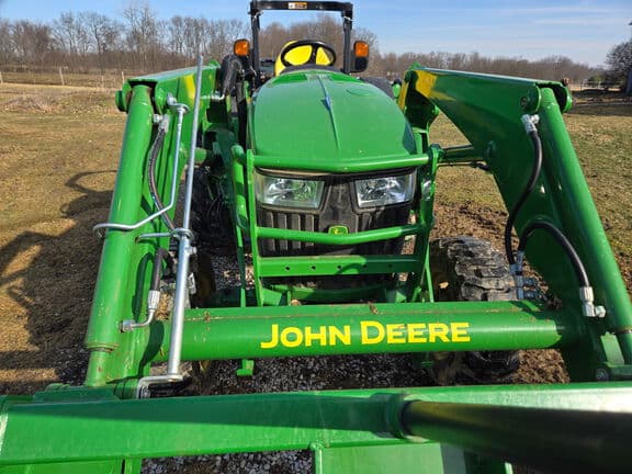 Image of John Deere 4044R equipment image 3