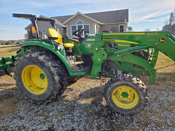 Image of John Deere 4044R equipment image 2
