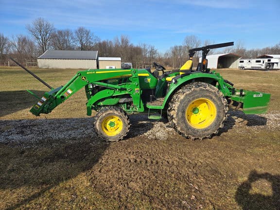 Image of John Deere 4044R equipment image 4