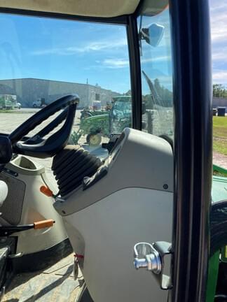 Image of John Deere 4044R equipment image 4