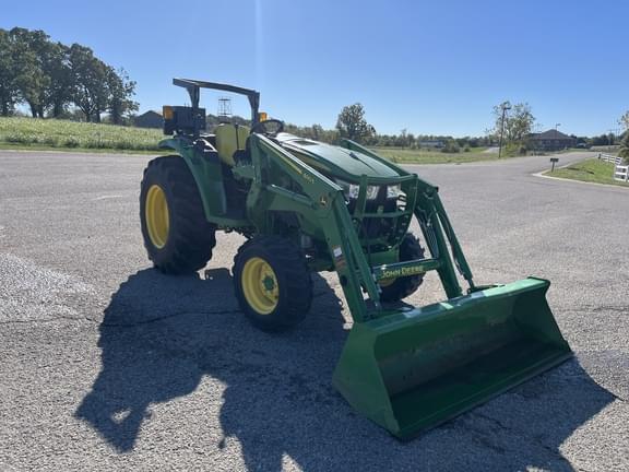 Image of John Deere 4052M equipment image 4