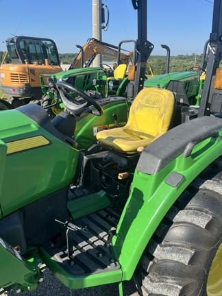 Image of John Deere 4052M equipment image 4
