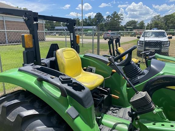 Image of John Deere 4052M equipment image 3