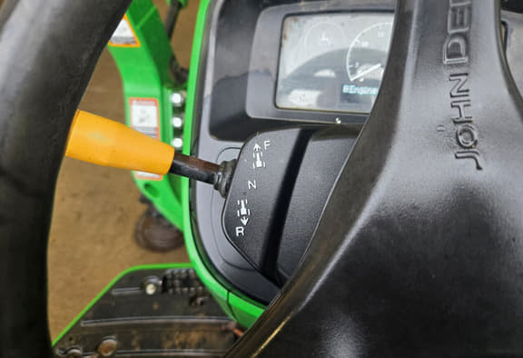 Image of John Deere 4052M equipment image 2