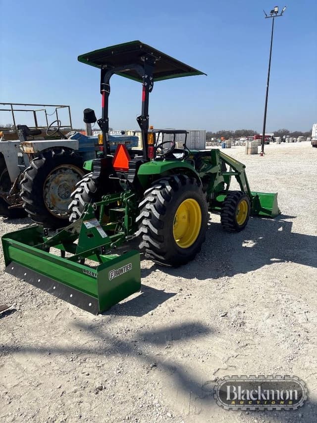 Image of John Deere 4052M equipment image 2