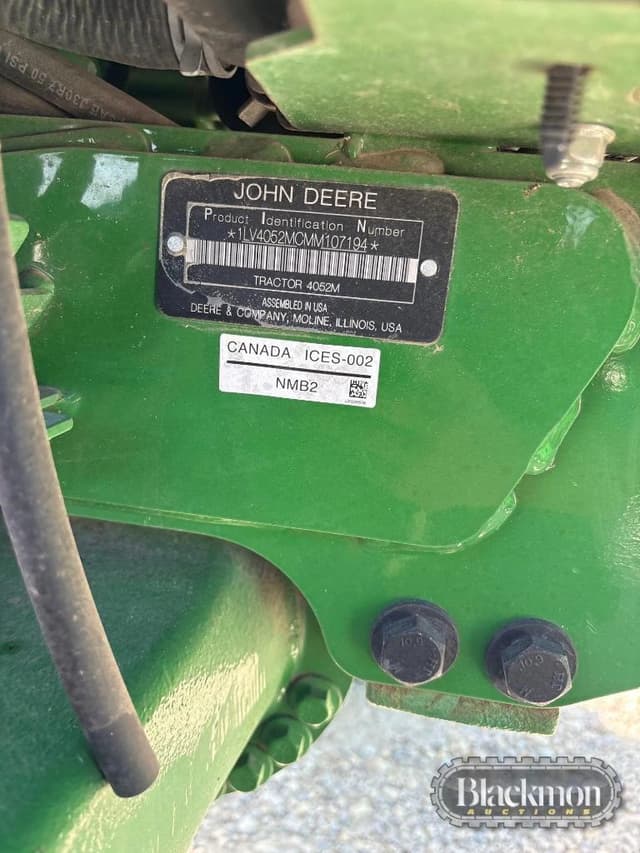 Image of John Deere 4052M equipment image 4