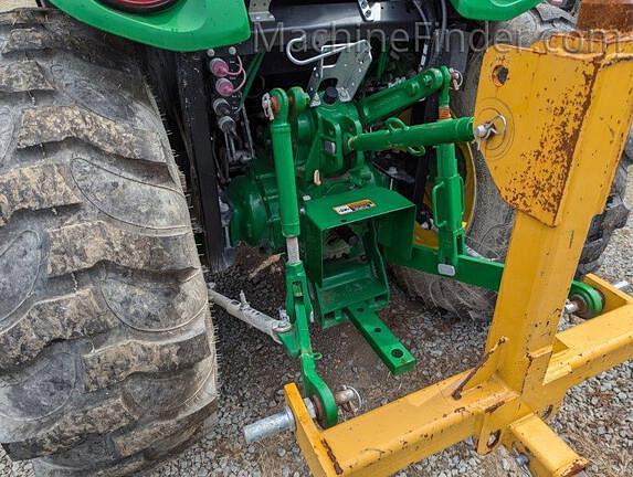 Image of John Deere 4052R equipment image 3