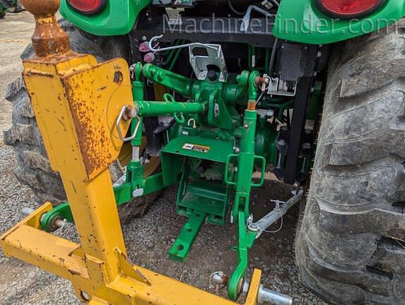 Image of John Deere 4052R equipment image 4