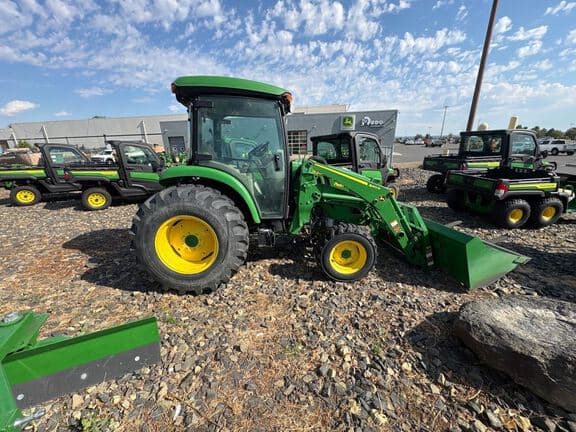 Image of John Deere 4052R equipment image 4