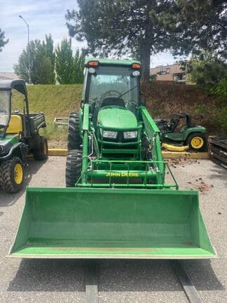 Image of John Deere 4052R equipment image 1
