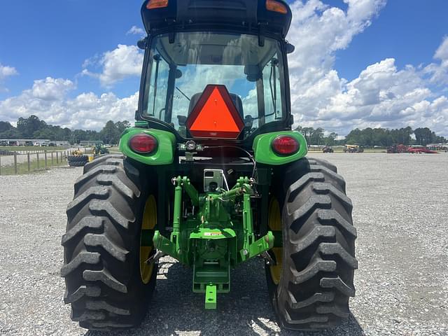 Image of John Deere 4052R equipment image 4