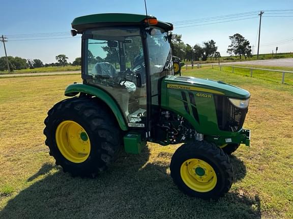 Image of John Deere 4052R equipment image 2