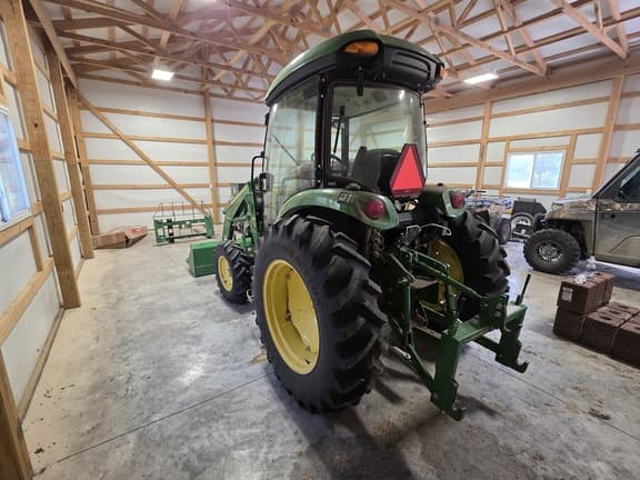 Image of John Deere 4052R equipment image 3