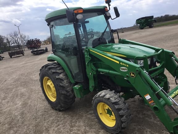 Image of John Deere 4066R equipment image 1