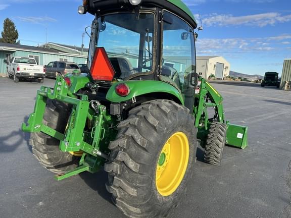 Image of John Deere 4066R equipment image 3