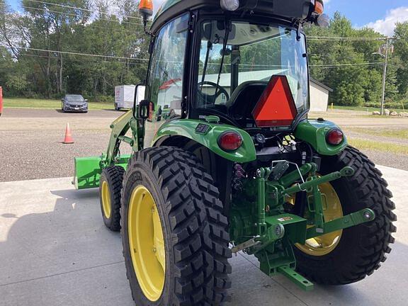 Image of John Deere 4066R equipment image 3