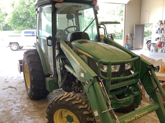 Image of John Deere 4066R equipment image 4
