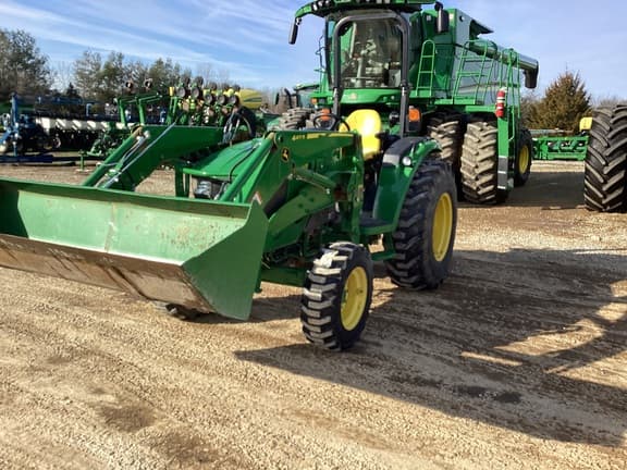 Image of John Deere 4066R equipment image 1