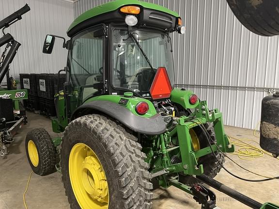 Image of John Deere 4066R equipment image 4