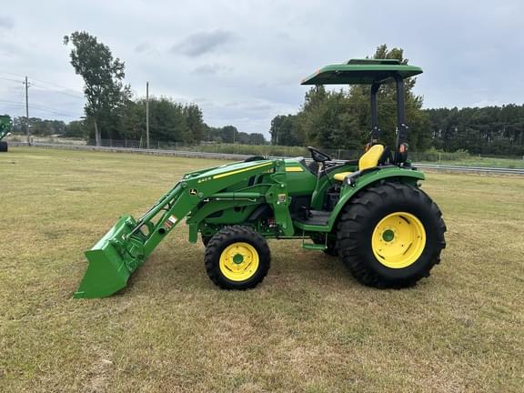 Image of John Deere 4066R equipment image 2