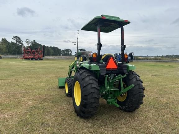 Image of John Deere 4066R equipment image 4
