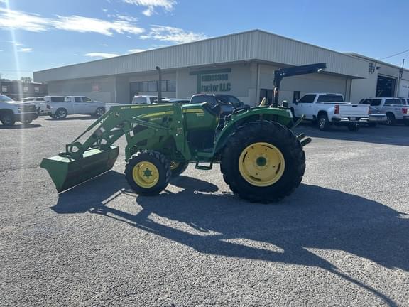 Image of John Deere 4066R equipment image 3