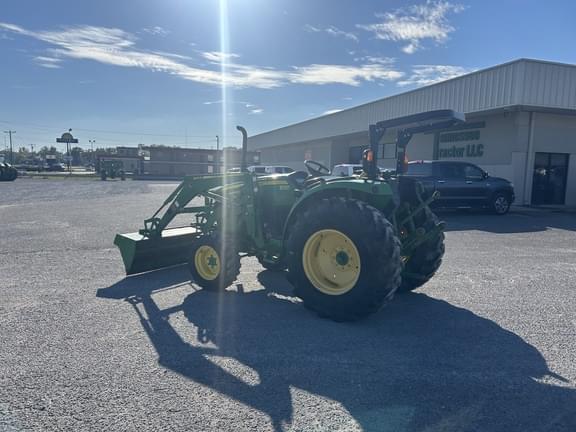 Image of John Deere 4066R equipment image 4