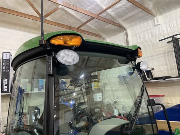 Image of John Deere 4066R equipment image 4