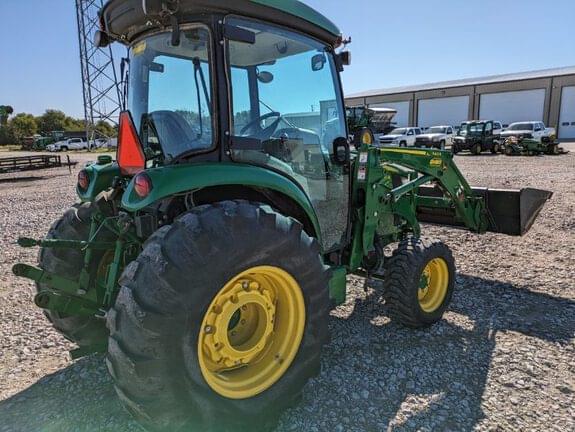 Image of John Deere 4066R equipment image 3