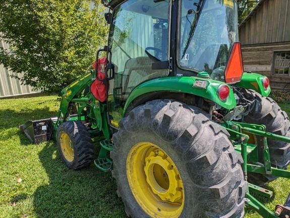 Image of John Deere 4066R equipment image 3