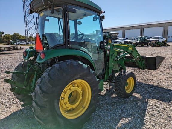 Image of John Deere 4066R equipment image 4