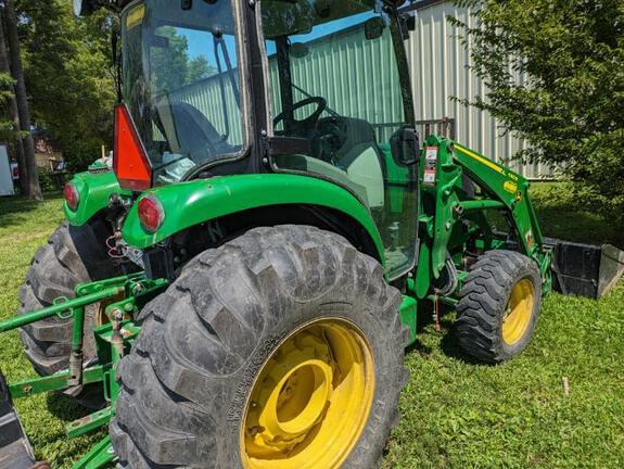 Image of John Deere 4066R equipment image 2