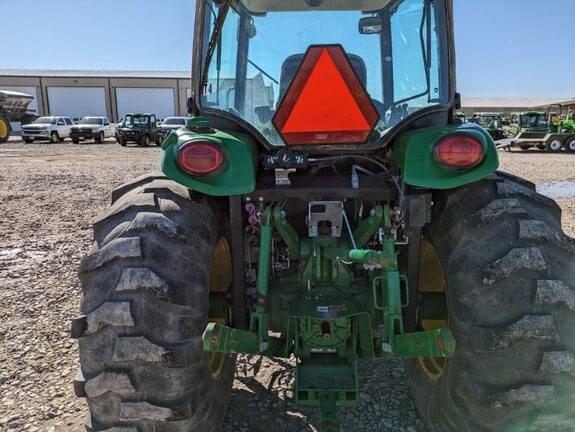 Image of John Deere 4066R equipment image 4