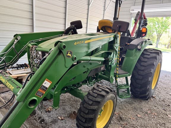 Image of John Deere 4066R equipment image 4