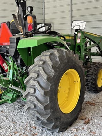 Image of John Deere 4066R equipment image 3