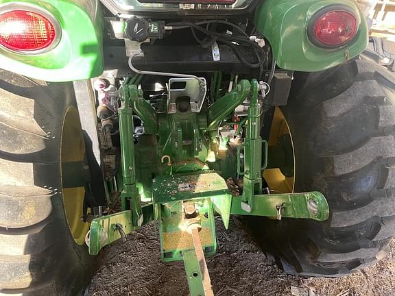 Image of John Deere 4066R equipment image 4