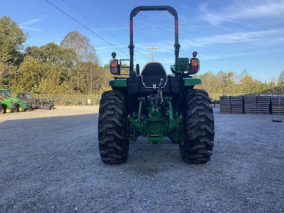 Image of John Deere 4066R equipment image 3