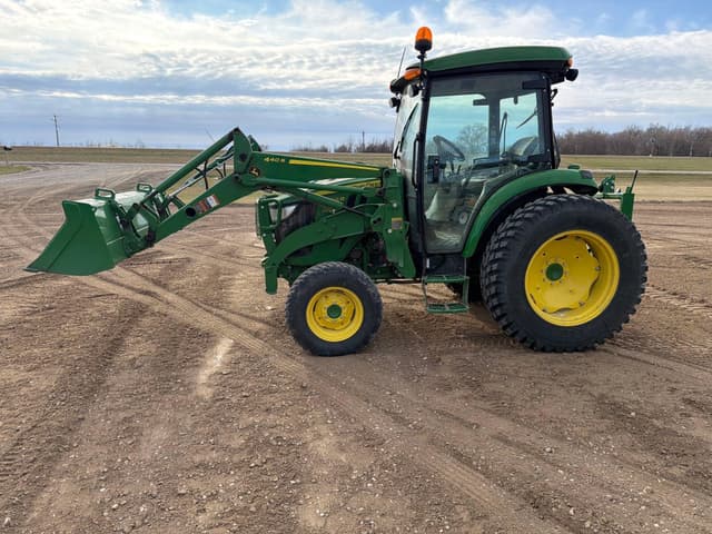Image of John Deere 4066R equipment image 1