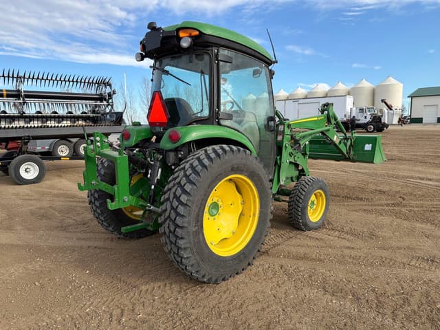 Image of John Deere 4066R equipment image 4