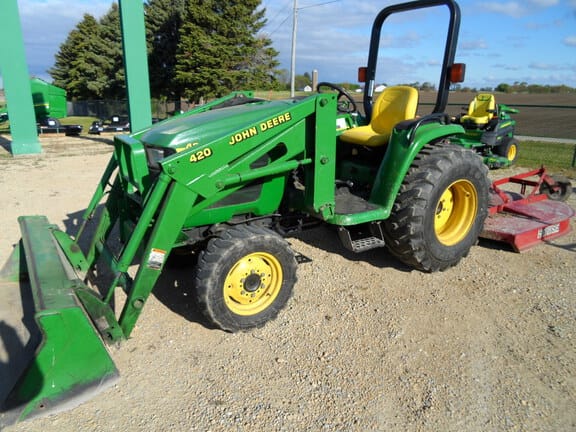 2001 John Deere 4300 Equipment Image0