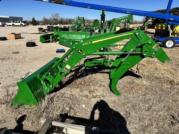 Image of John Deere 440R equipment image 1
