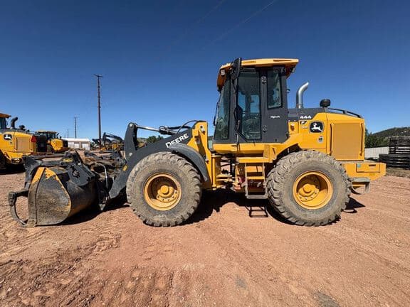 Image of John Deere 444P equipment image 1