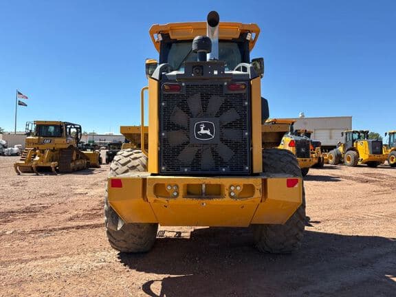 Image of John Deere 444P equipment image 3