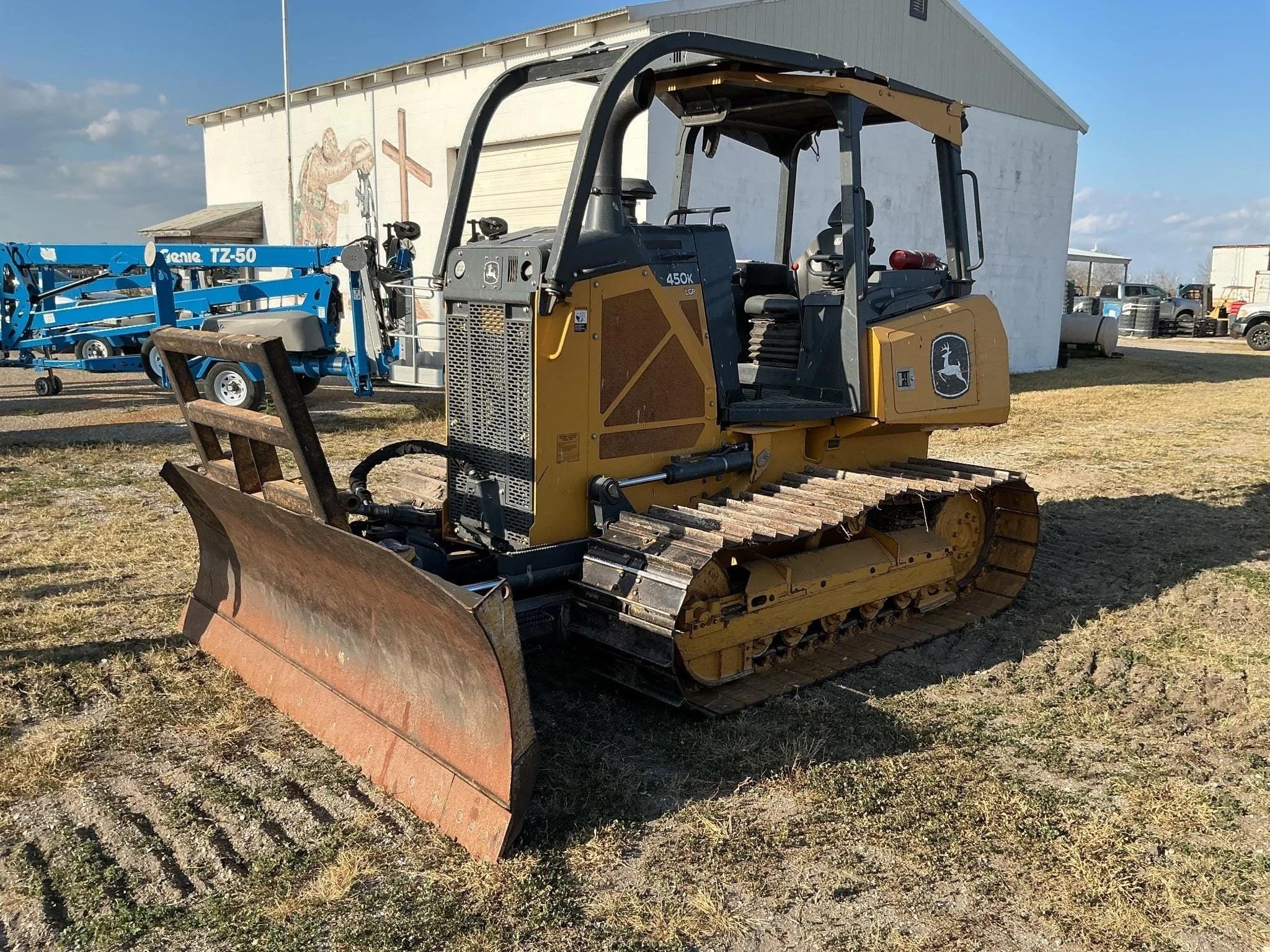 2022 John Deere 450K LGP Equipment Image0