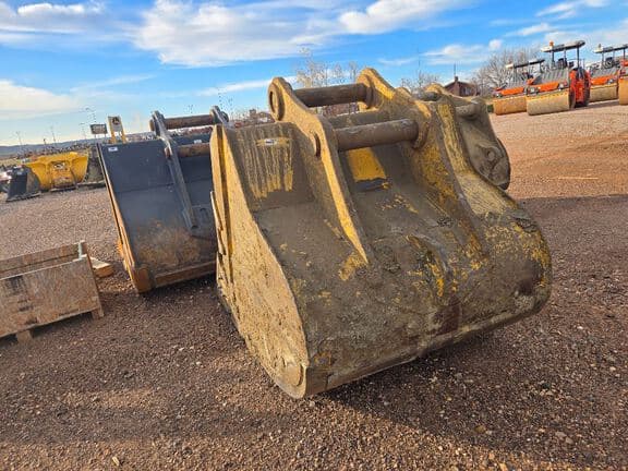 Image of John Deere Excavator Bucket equipment image 2